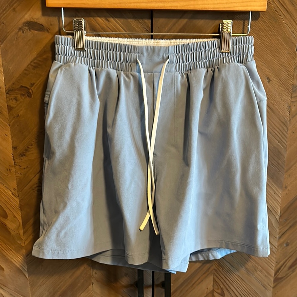 Blue men’s lulu lined 5 inch shorts